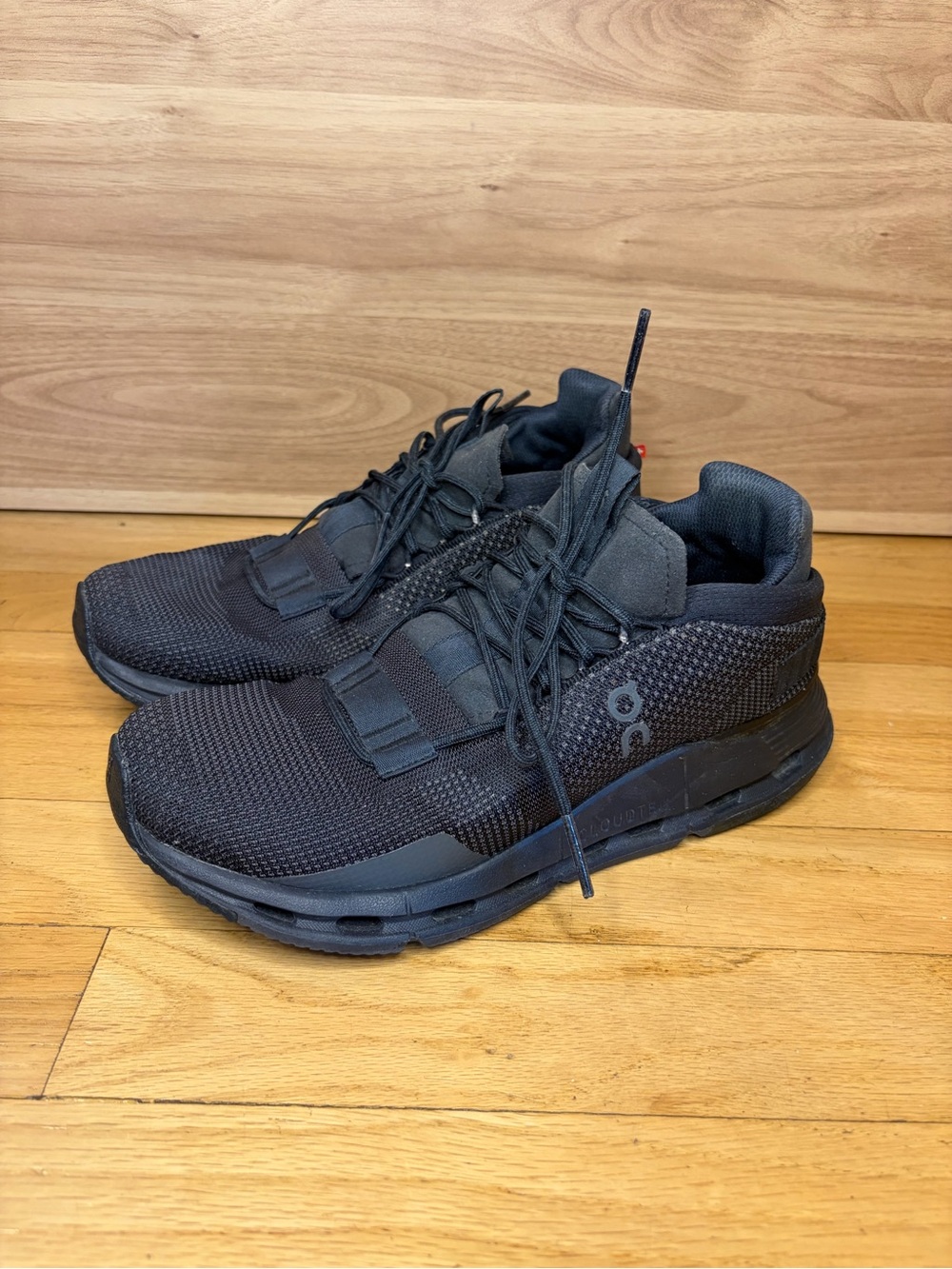 On Running Black Women's Sneakers - Size 7.5